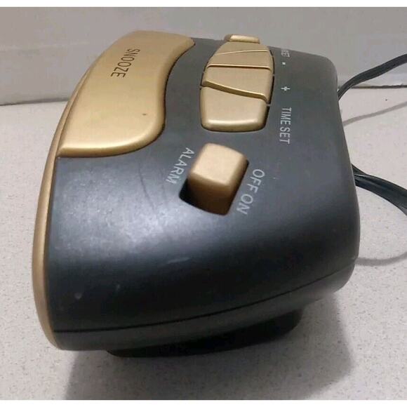 Acu-Rite Electric Digital Alarm Clock Retro VTG With Battery Backup Model 13027 - Picture 3 of 6